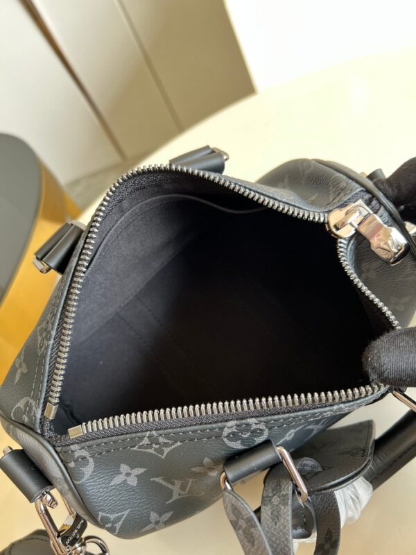 Louis Vuitton Keepall 25