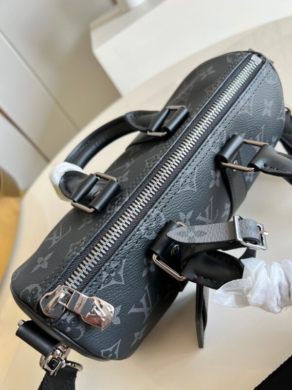 Louis Vuitton Keepall 25