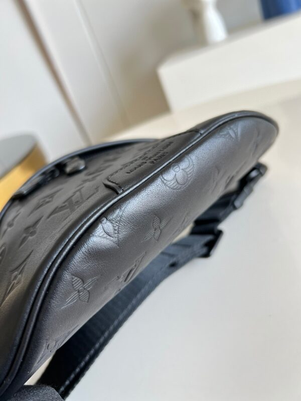 Louis Vuitton Discovery Bum