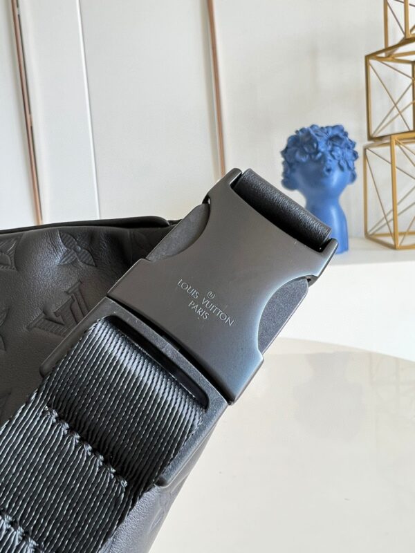 Louis Vuitton Discovery Bum