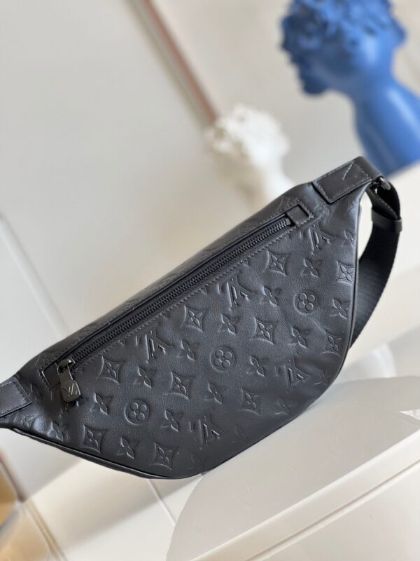Louis Vuitton Discovery Bum