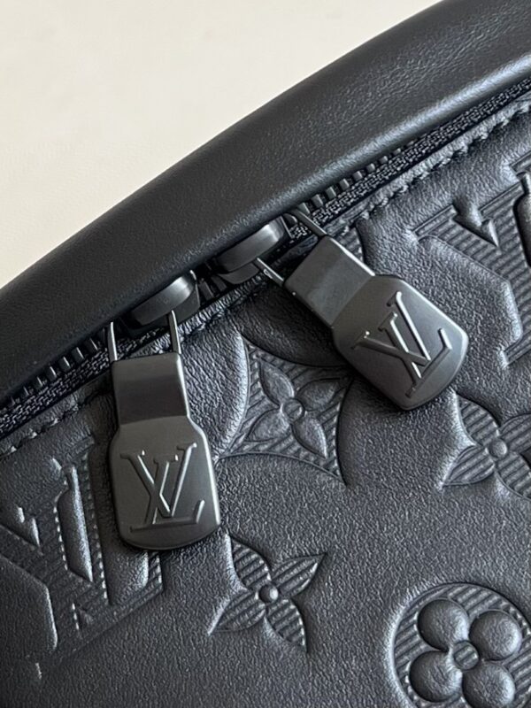Louis Vuitton Discovery Bum