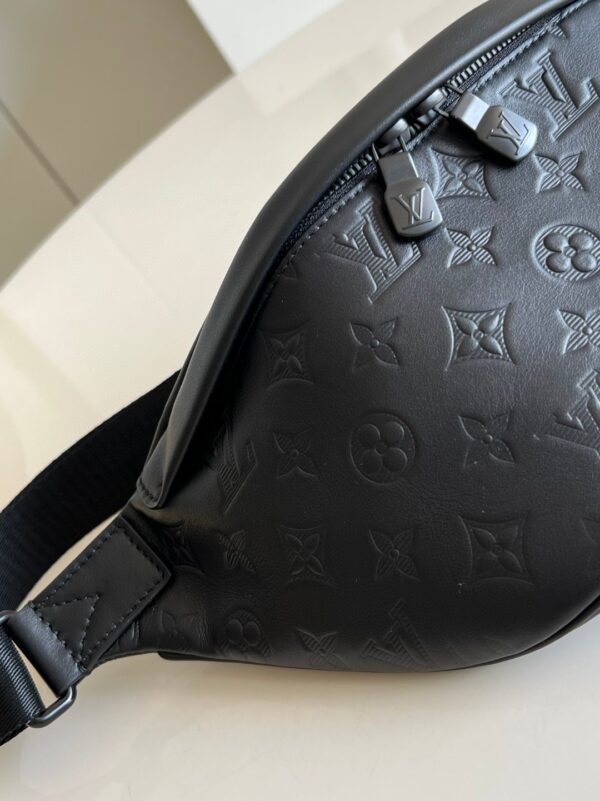 Louis Vuitton Discovery Bum