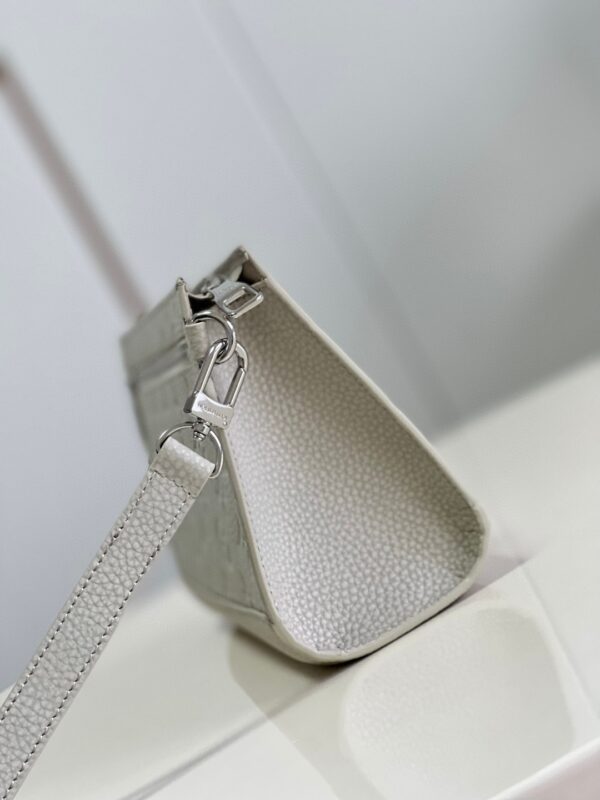 Louis Vuitton Pochette Voyage