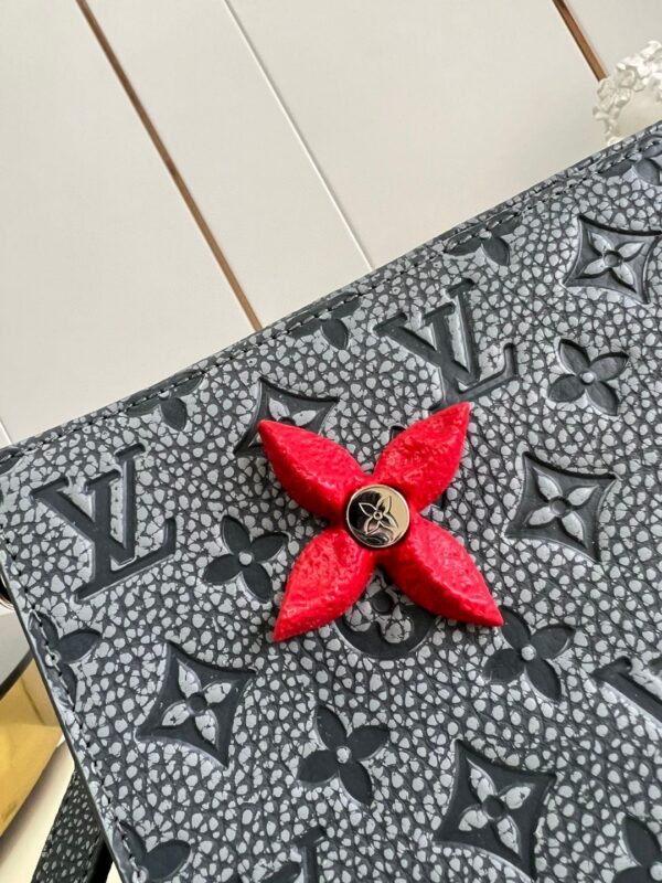 Louis Vuitton Pochette Voyage