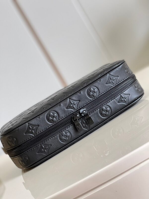 Louis Vuitton Trousse Toilette