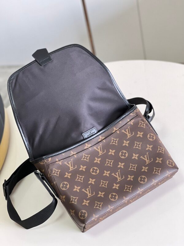 Louis Vuitton Magnetic Messenger