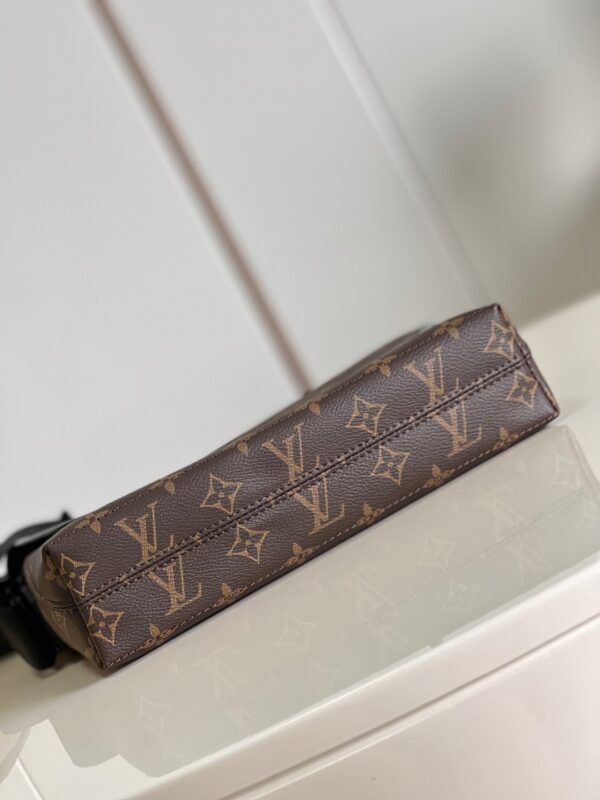 Louis Vuitton Magnetic Messenger