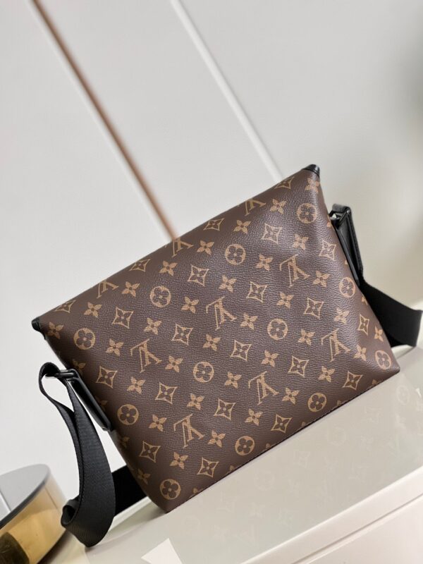 Louis Vuitton Magnetic Messenger