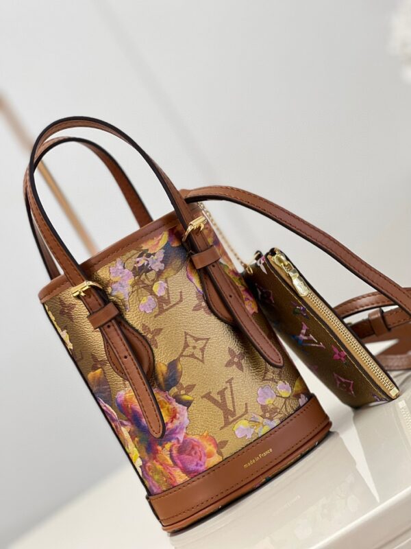 LOUIS VUITTON Nano Bucket