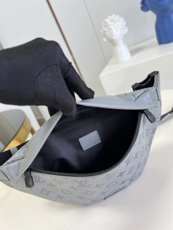 Louis Vuitton Discovery Bum