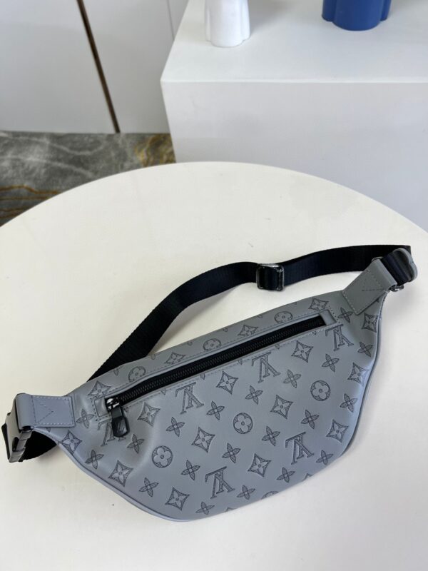 Louis Vuitton Discovery Bum
