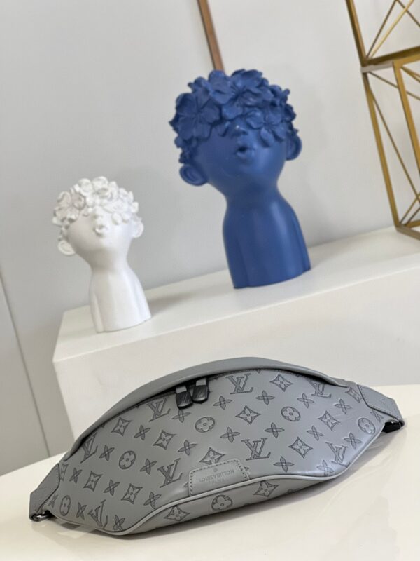 Louis Vuitton Discovery Bum