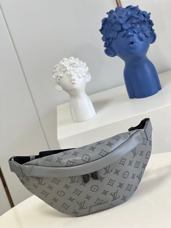 Louis Vuitton Discovery Bum