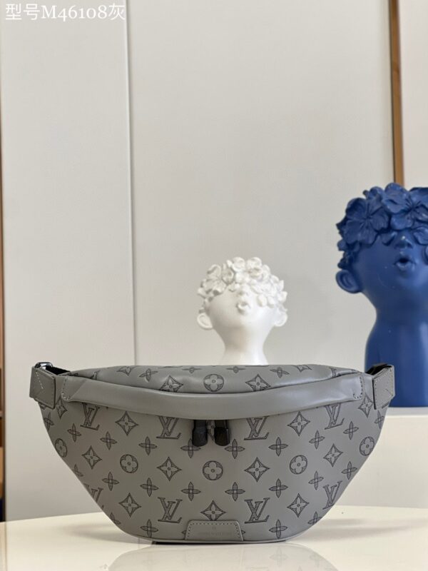 Louis Vuitton Discovery Bum