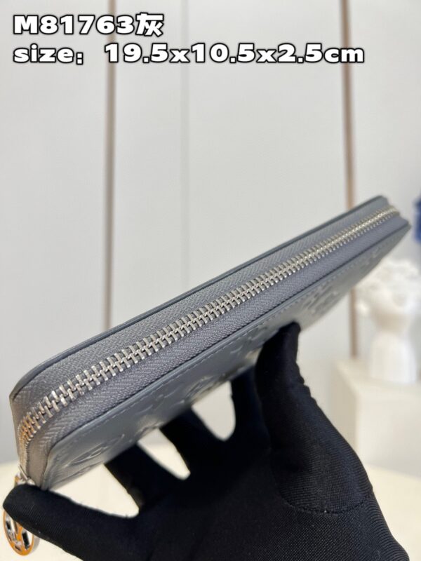 Louis Vuitton Zippy Wallet