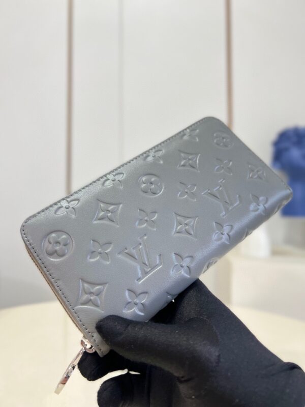 Louis Vuitton Zippy Wallet