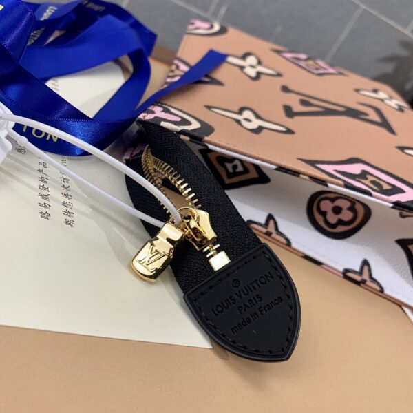 Louis Vuitton Pouches & Cosmetic