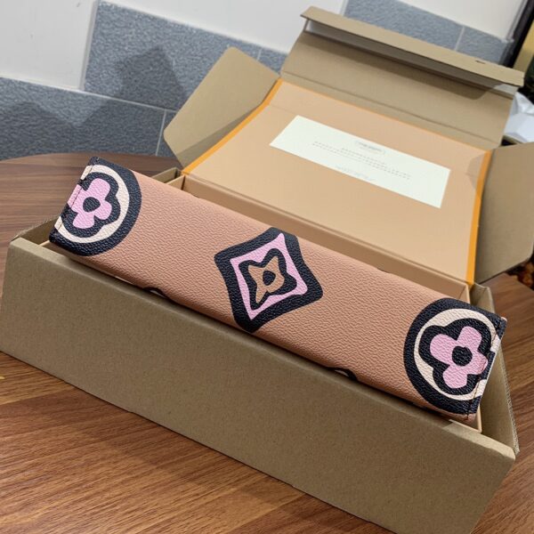 Louis Vuitton Pouches & Cosmetic