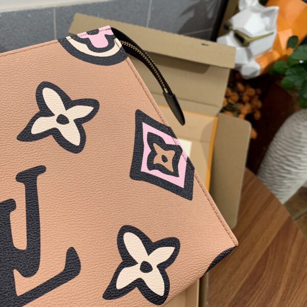 Louis Vuitton Pouches & Cosmetic