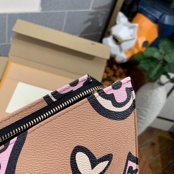 Louis Vuitton Pouches & Cosmetic