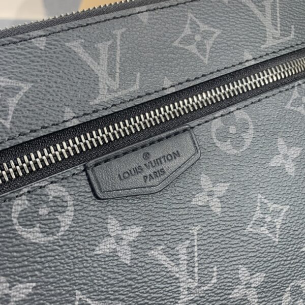 Louis Vuitton Men pouch