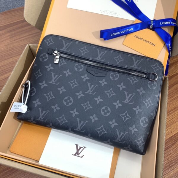 Louis Vuitton Men pouch