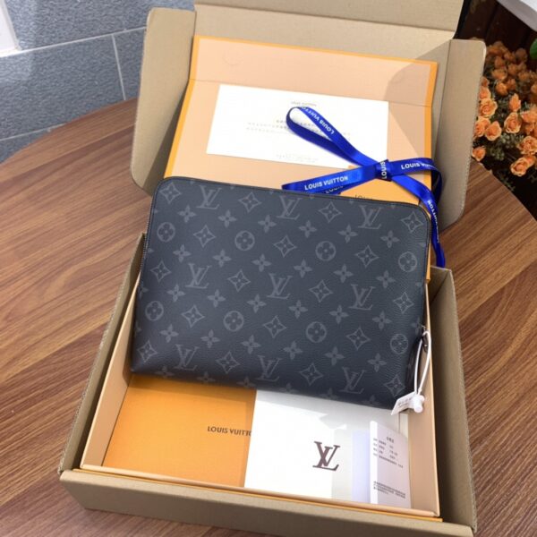 Louis Vuitton Men pouch
