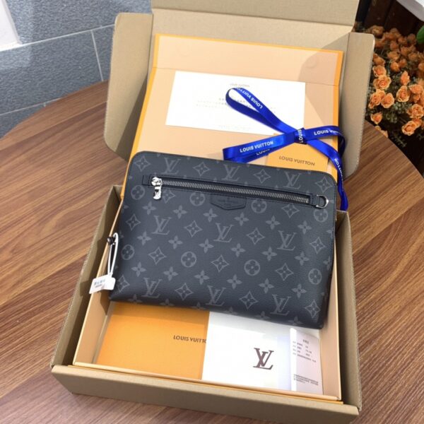 Louis Vuitton Men pouch