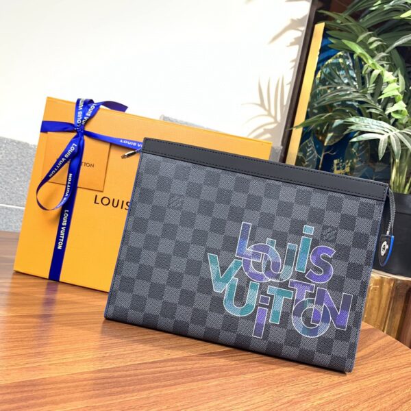 Louis Vuitton Zippy wallet