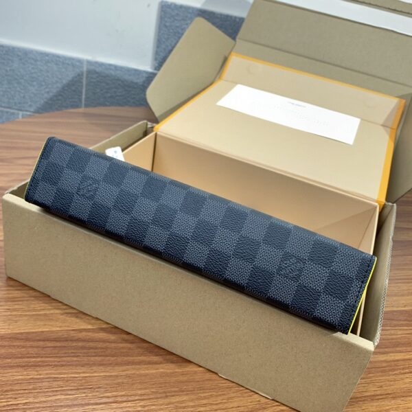 Louis Vuitton Zippy Wallet