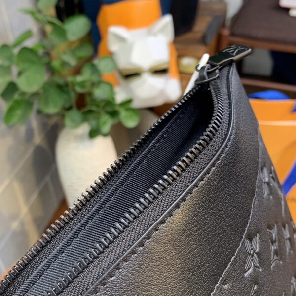 Louis Vuitton DISCOVERY POCHETTE