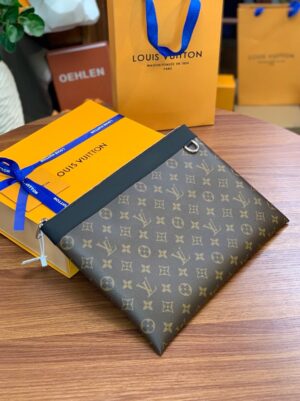 Louis Vuitton DISCOVERY POCHETTE