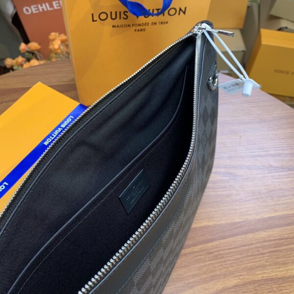 Louis Vuitton DISCOVERY POCHETTE