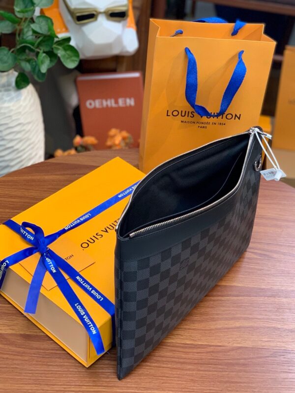 Louis Vuitton DISCOVERY POCHETTE