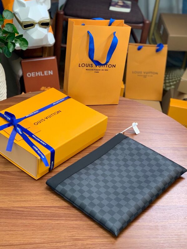 Louis Vuitton DISCOVERY POCHETTE