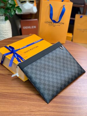 Louis Vuitton DISCOVERY POCHETTE