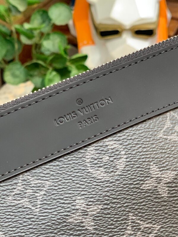Louis Vuitton DISCOVERY POCHETTE