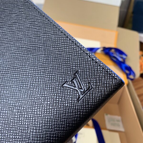 Louis Vuitton POCHETTE Voyage MM
