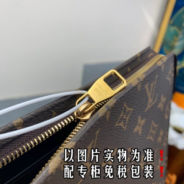 Louis Vuitton Pochette toiletry mm