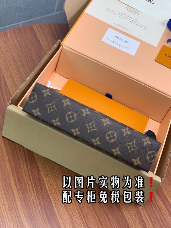 Louis Vuitton Pochette toiletry mm