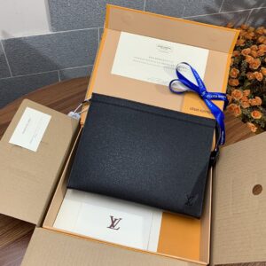Louis Vuitton Pochette Voyage MM