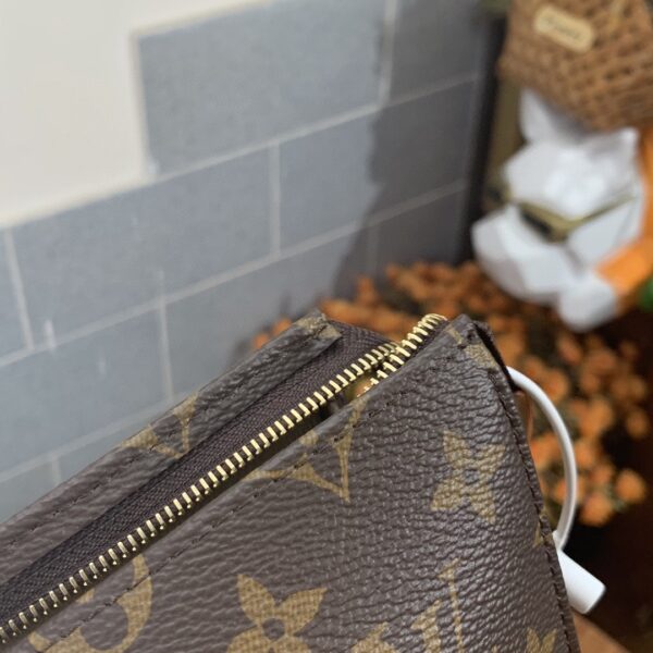 LOUIS VUITTON HANDBAG TOILETRY