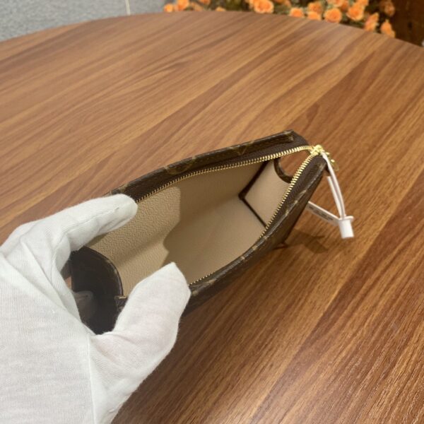 LOUIS VUITTON HANDBAG TOILETRY