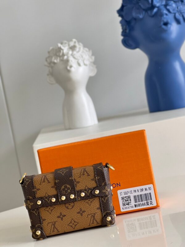Louis Vuitton Monogram essential trunk