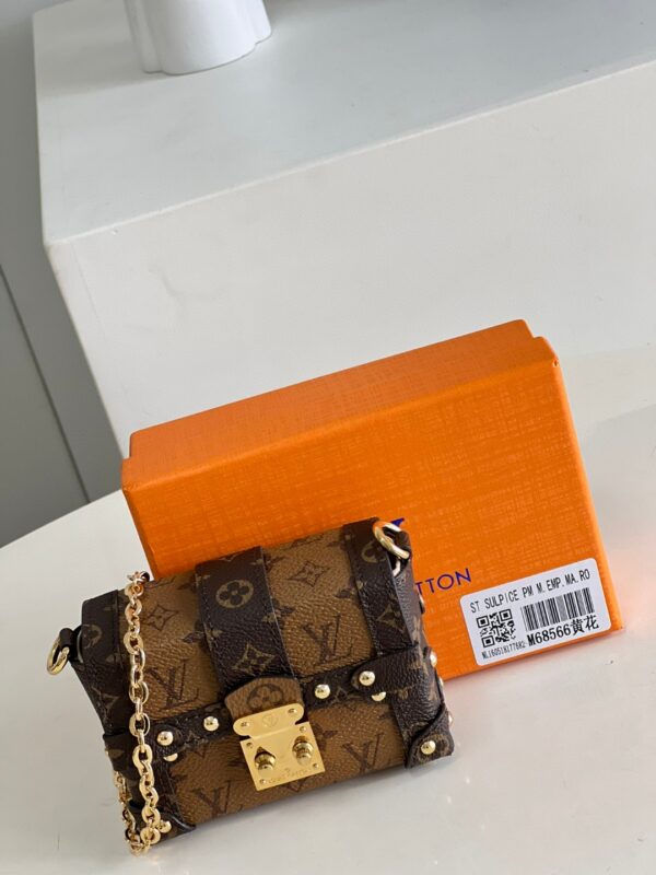 Louis Vuitton Monogram essential trunk