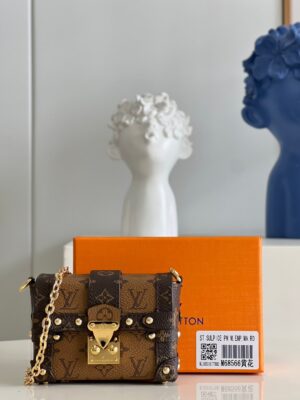 Louis Vuitton Monogram essential trunk