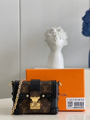 Louis Vuitton Monogram essential trunk