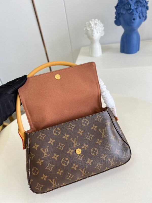 Louis Vuitton Mini looping