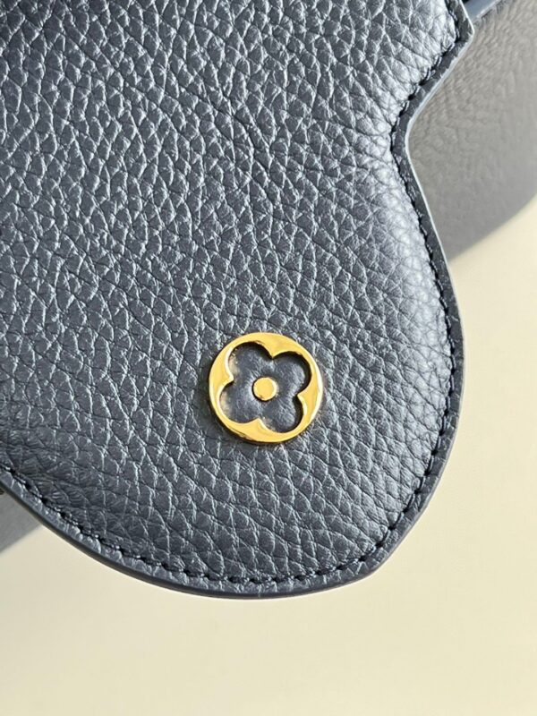 Louis Vuitton Capucines MM